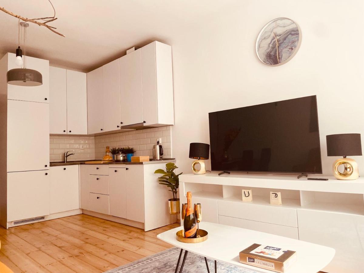 Luxury 4-Bedroom Apartment In Centre - Self-Check In & Fast Wifi Varsovie Extérieur photo