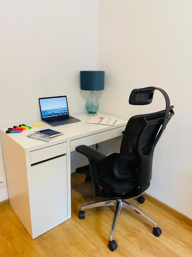 Luxury 4-Bedroom Apartment In Centre - Self-Check In & Fast Wifi Varsovie Extérieur photo