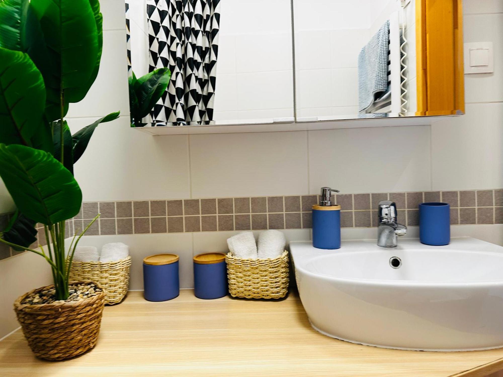 Luxury 4-Bedroom Apartment In Centre - Self-Check In & Fast Wifi Varsovie Extérieur photo