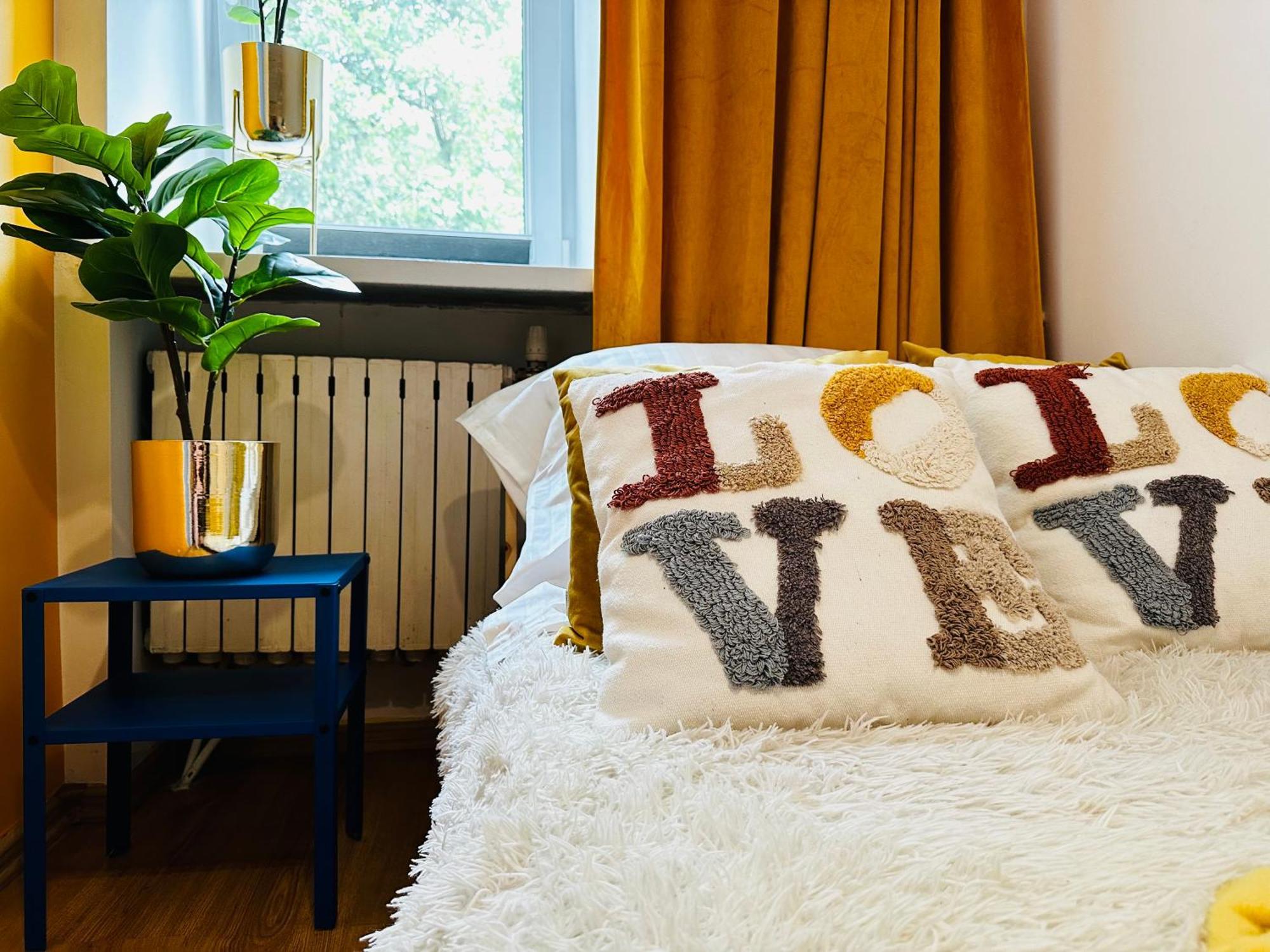 Luxury 4-Bedroom Apartment In Centre - Self-Check In & Fast Wifi Varsovie Extérieur photo
